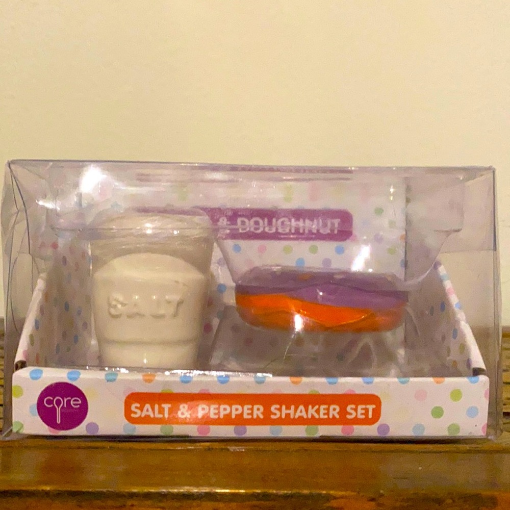 Fun coffee and doughnut salt & pepper shaker set